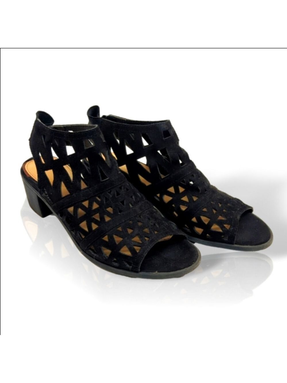 Women's heels with cut out detail and elastic strap
